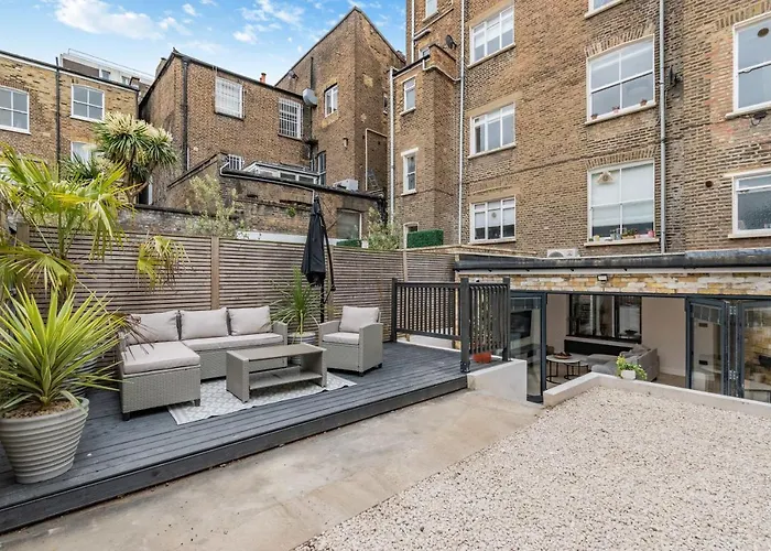 Modern Garden Flat With Private Parking