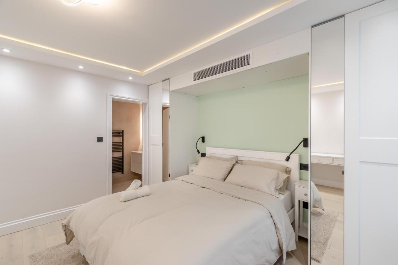 Modern Garden Flat With Private Parking * London