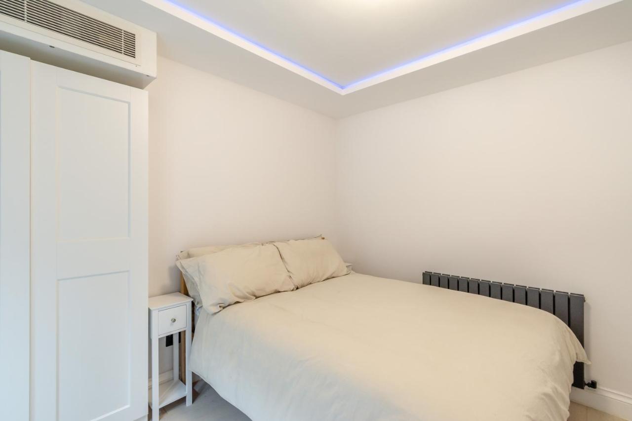 Apartment Modern Garden Flat With Private Parking