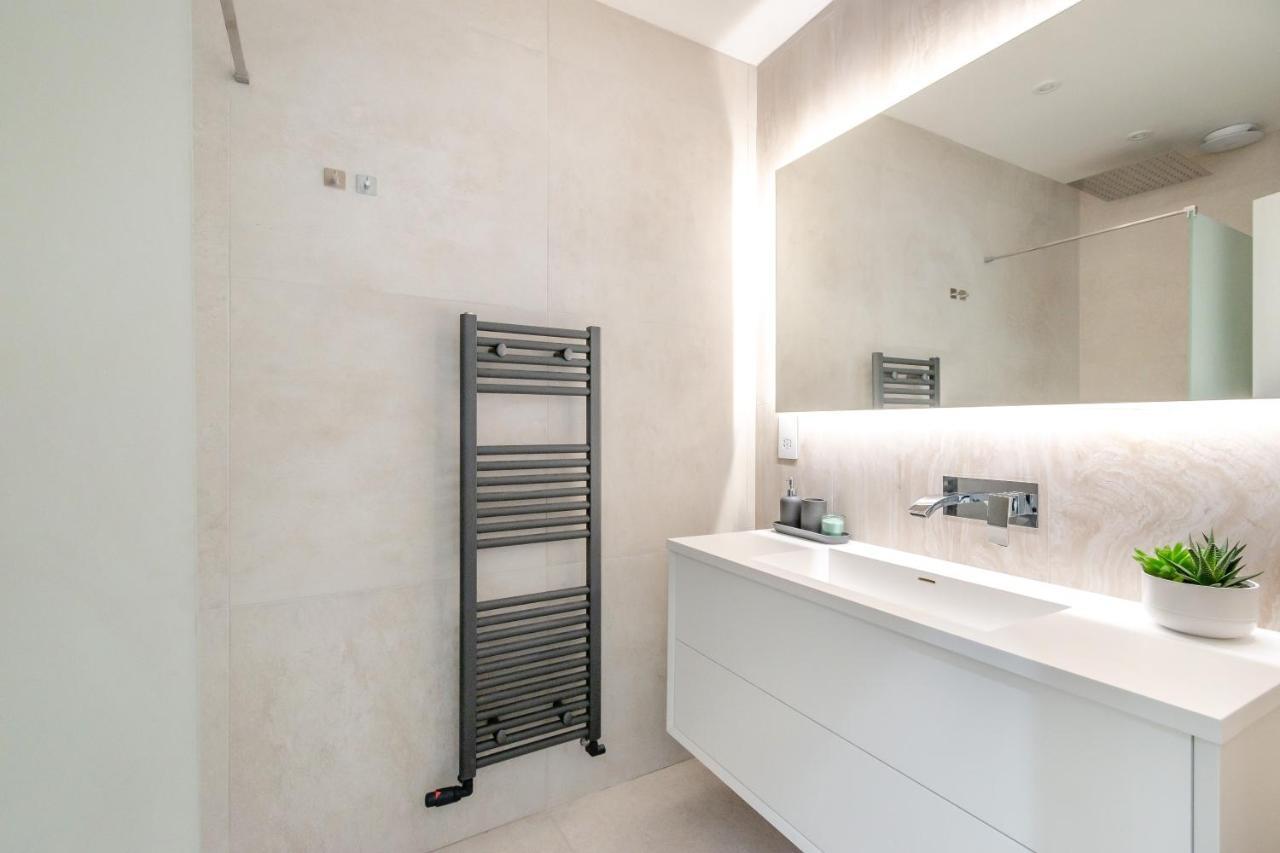 Modern Garden Flat With Private Parking *