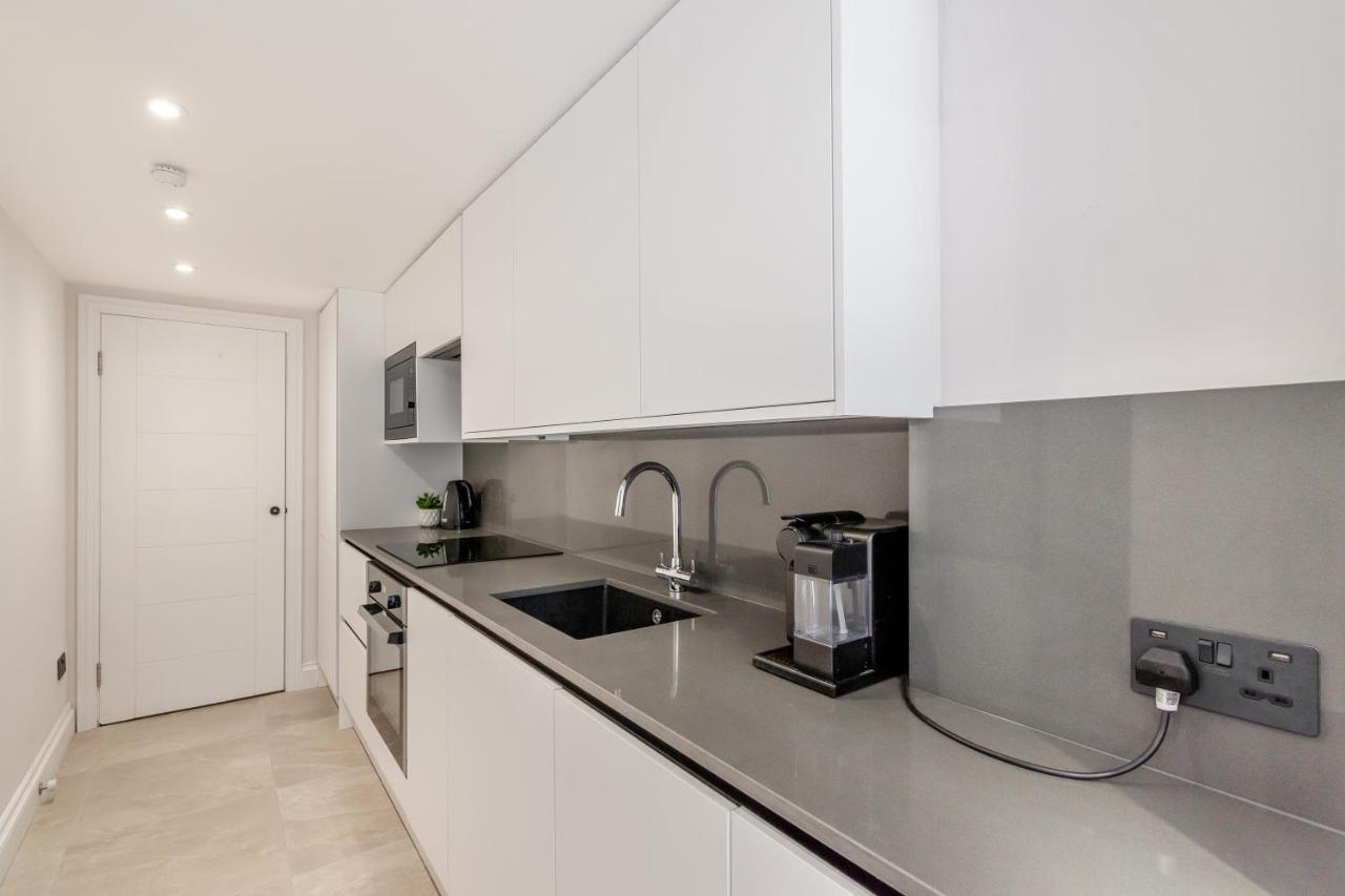 Modern Garden Flat With Private Parking *